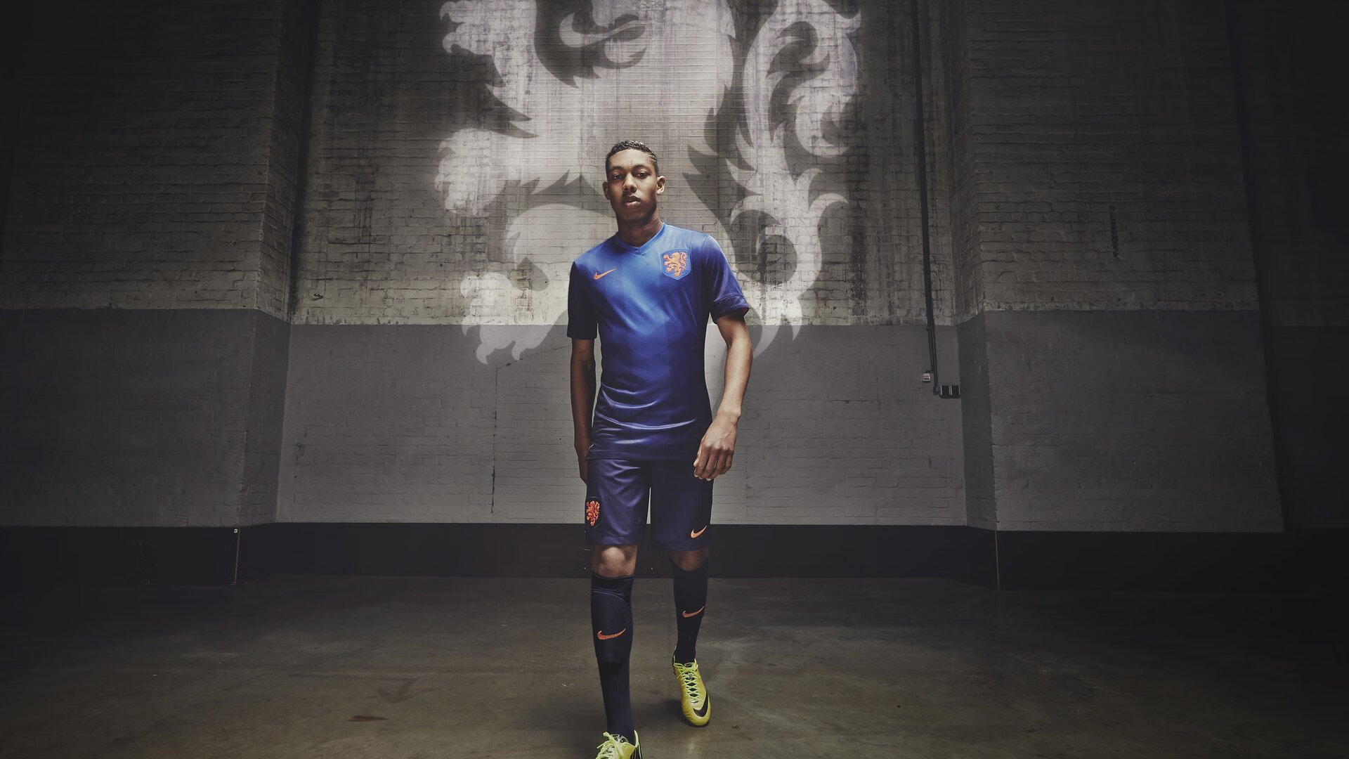 奥斯马尔·奥尔韦拉赛场表现赢得喝彩，奥马尔现状